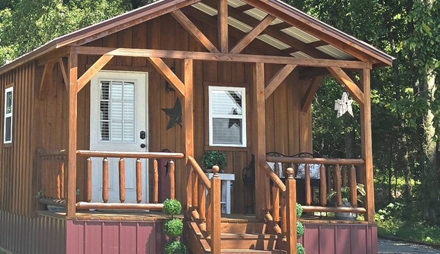 Keehn's Hideaway-Hot tub/King bed/Horses/Secluded/Getaway!