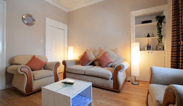 Keek Oot at 73, upper apartment on Main St, value for money. Pet friendly.