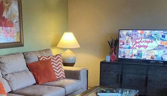 Keen On Clean & Tidy! 2 Bedrooms w/Great Amenities