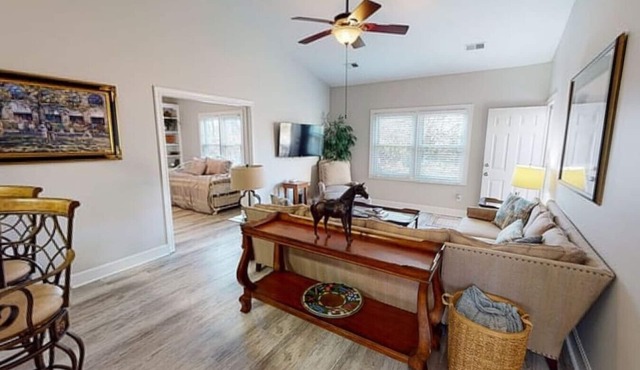 Keeneland- LEX Airport Darling