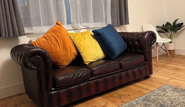 Keep it simple and peaceful in this 2-bedroom Brentwood apartment.