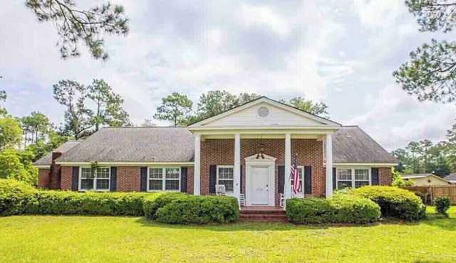 Keep it simple at this peaceful and centrally-located place.