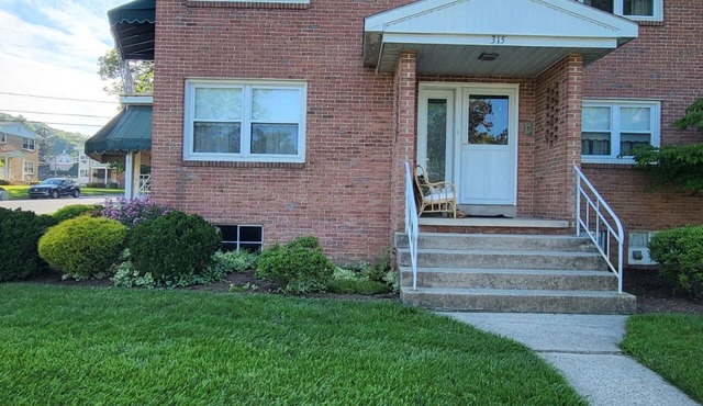 Keep it simple at this peaceful and centrally-located place.