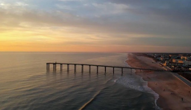 Keep it simple at this peaceful and centrally-located unit on Palmway.