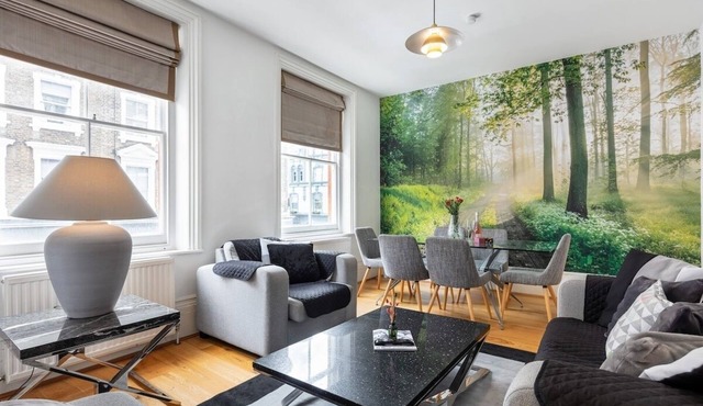 Keep Warm At This Central 4 Double Bed 2.5 Bath Home + Outside Dining!