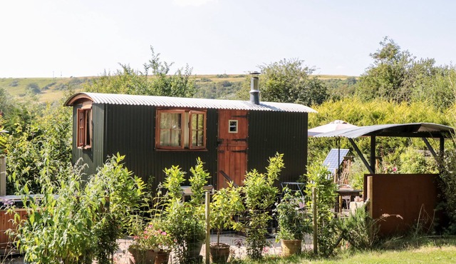 KEETS AT MIDDLE ACRE, romantic, with hot tub in Ringstead