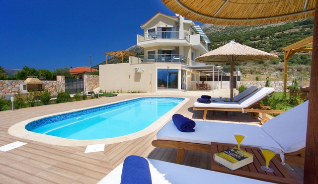 𝐊efalonia 𝐇orizon 𝐕illa 2- Amazing sea & mountain view w/private heated pool