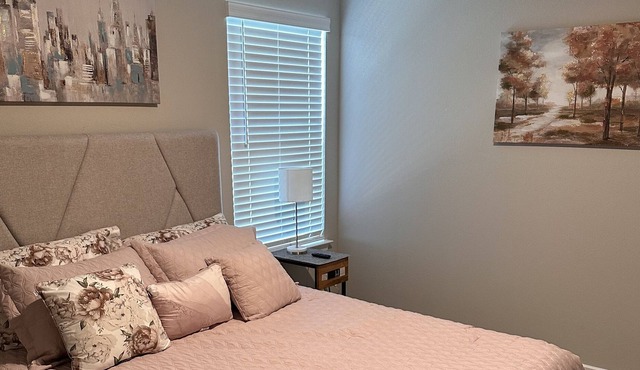Kel-Hill's Place - Brand New Cozy Vacation Room in Richmond Texas.