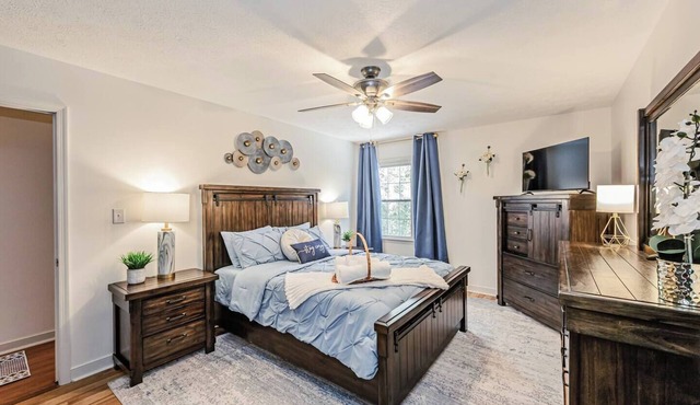 Kelbrook Cottage — Your Chic Woodline Getaway!