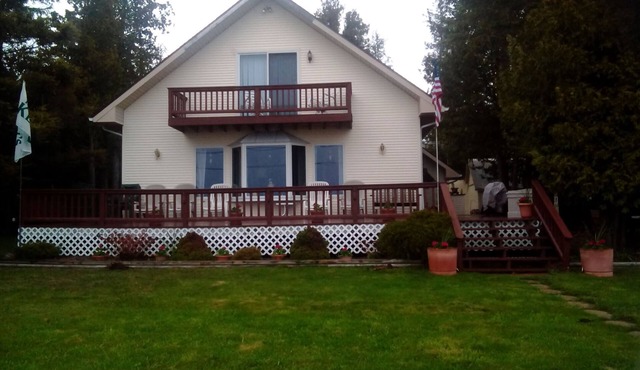 Kelly Cottage - Lake Michigan - Enough Room for the Entire Family. Pet Friendly
