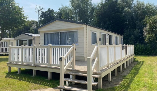 Kellysholidayhomes, Atlas, 3 bedroom Caravan, surrounded by nature