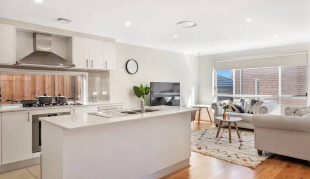 Kellyvile Delight 5BrHouse+Parking+Shopping Center