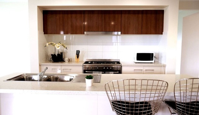 Kellyville Modern & Stylish House for family &work