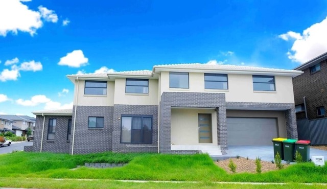 Kellyville Spacious Modern House | Park&Lake