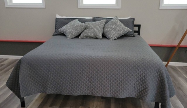 Kelsea's Korner - Awesome 900sf studio!