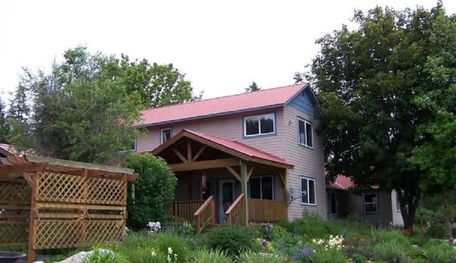 Kelso Lake Farm House – Close to Silverwood!