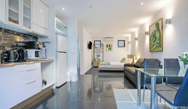 Kelvin Grove Corner Near QUT Campus Dining and CBD