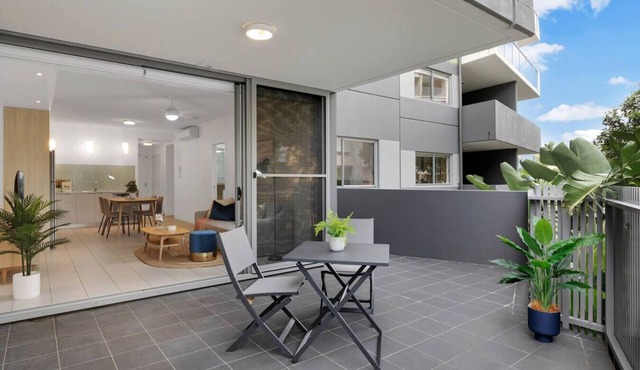 Kelvin Grove Sanctuary - 2BR 2BA w Private Balcony