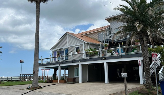 Kemah Seaside Retreat: Last minute deal! Call or text for rates 713-425-9109.