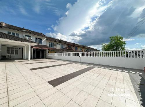 Kempas Family Suites Homestay