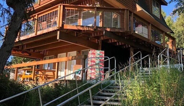 Kenai Riverfront Chalet Centrally Located on the Kenai Peninsula