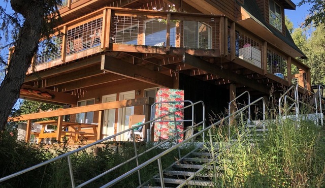 Kenai Riverfront Chalet Centrally Located on the Kenai Peninsula