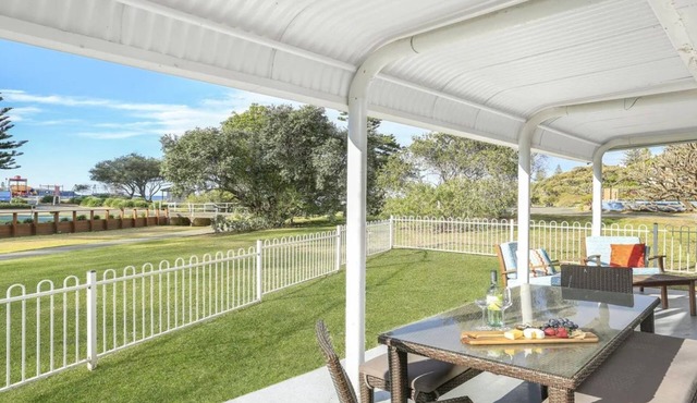 Kendalls Two - walking distance to shops and cafes