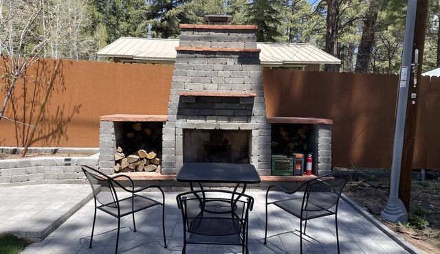 Kendrick Kastle - EV Charger-Fire Pit-Pet Friendly-Close to Aldea Wedding Venue
