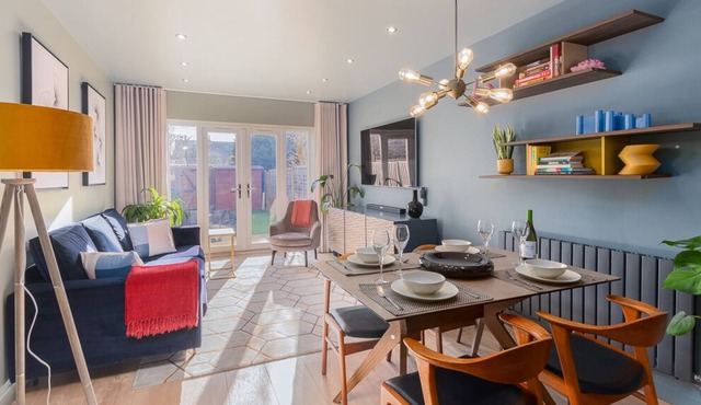 Kenilworth with Parking + 24hr Gym, Pets, Netflix