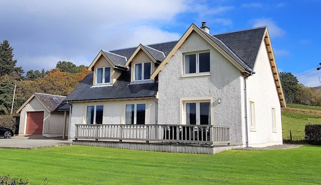 Kenmore Villa, shore front location on Loch Fyne, sleeps 8