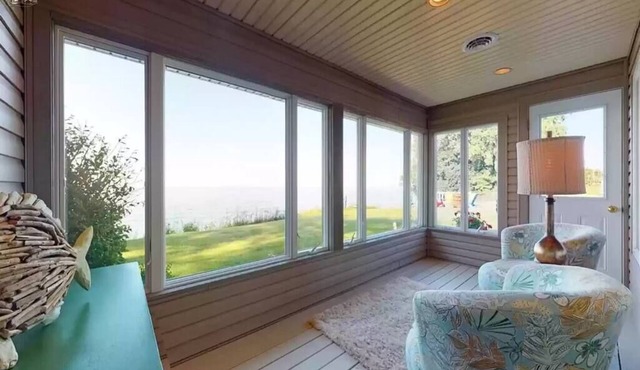 Kenna's Cottage Lakefront 2 bedroom guest house