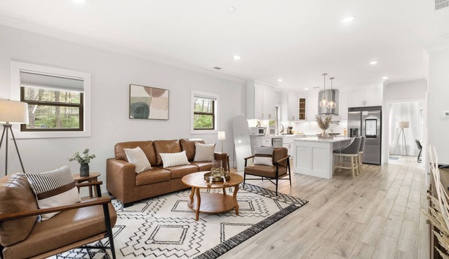 Kennesaw Charm-3 min to Downtown & Pet Friendly!