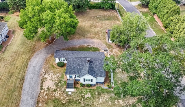Kennesaw Cottage – Charming 2 BDR Just 10 Miles to LakePoint Sports!