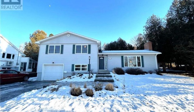 Kenneths Cozy Retreat - Saint John NB - 1BR - Wi-Fi - 4mins to Regional Hospital and UNB