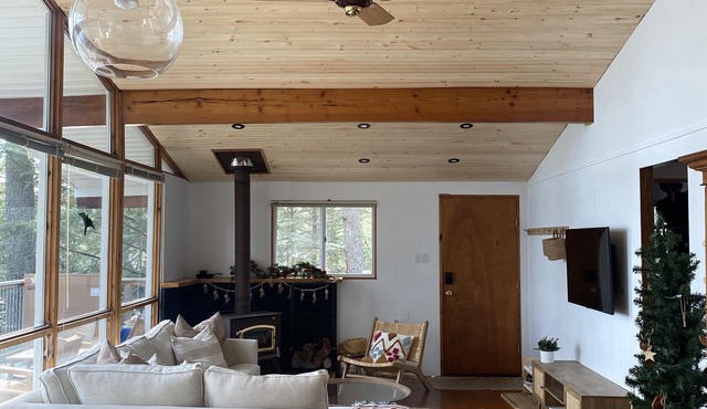 Kennisis Lake Hideaway