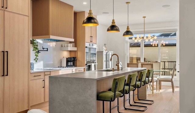 Kensington + Designer Home + City Views + Garage