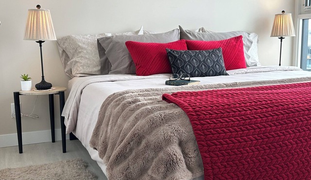 Kensington Gem | King Bed | Easy Parking | C-Train