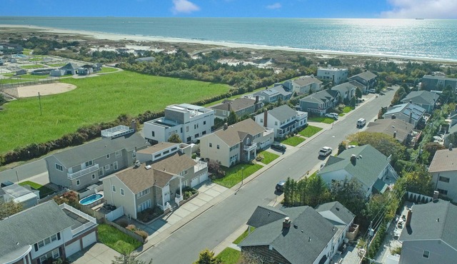 Kensington Private Beach House with Ocean Views and Dipping pool