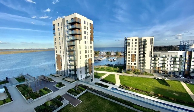 Kent Breath-Taking VIEW 2BD/2BA With Free Parking