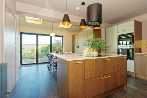 Kent Downs Cottage Modern Family Retreat near Canterbury