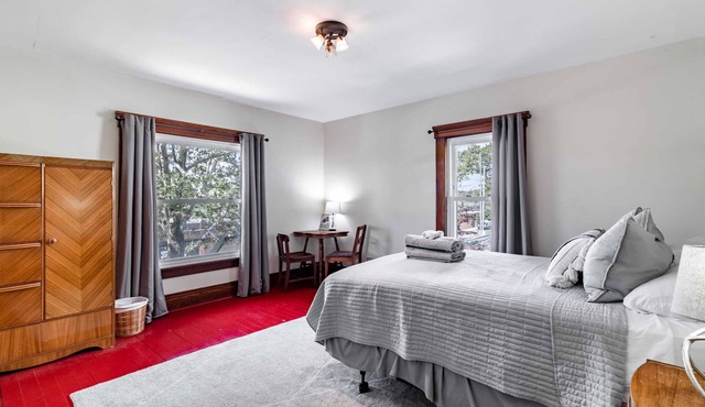 Kent Family Home | Walk to Downtown + Pet Friendly