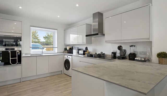 Kent Gem | New Build | Sleeps 7 | Free Parking