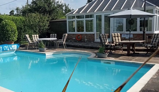Kent Pool House Family & Pet Friendly With Your own Private Swimming Pool