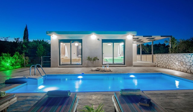 Kentia - 3 Bedroom Villa with Private Pool and Garden view