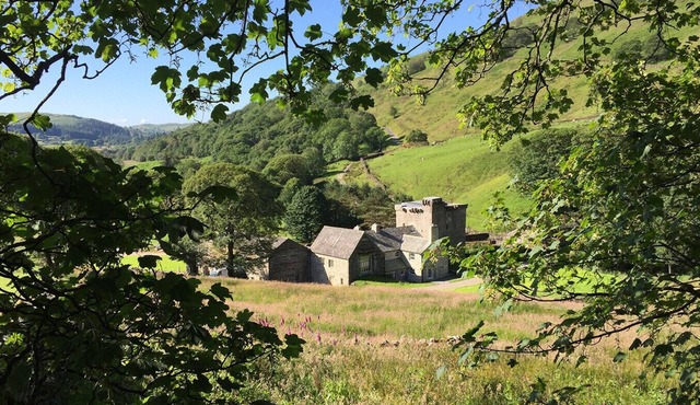 KENTMERE HALL BANK BARN, pet friendly, with open fire in Kentmere