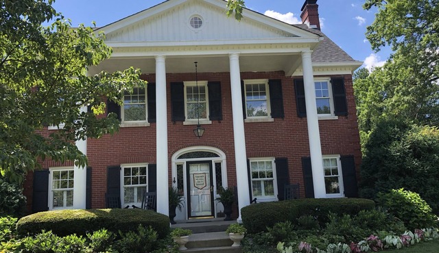 Kentucky at its best! Historical meets modern amenities!