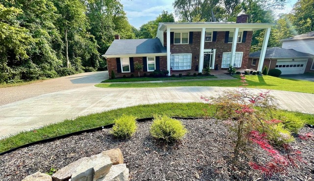 Kentucky Derby Rental. Premier location, fantastic classic home