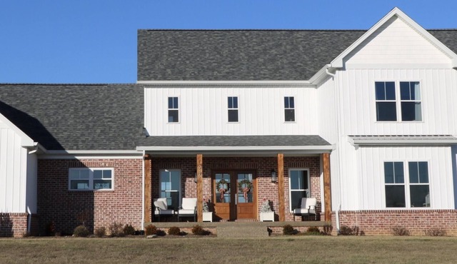 Kentucky Derby Stay-Spacious New Home