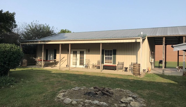 Kentucky Derby Guest House < 16 guest !