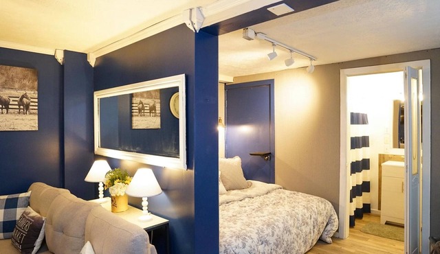 Kentucky Inn & Horse Farm. Private Guest Suite attached to Barn
